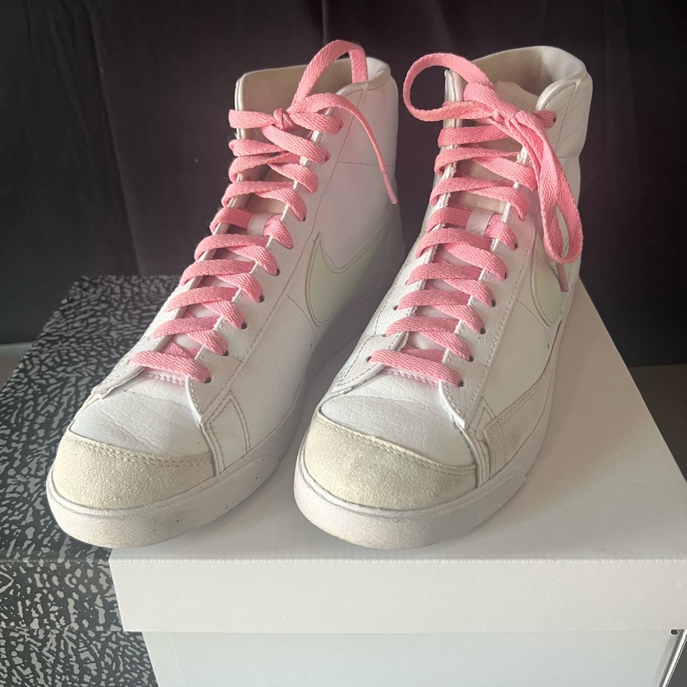 Nike Women's Sneakers - White with Pink Laces